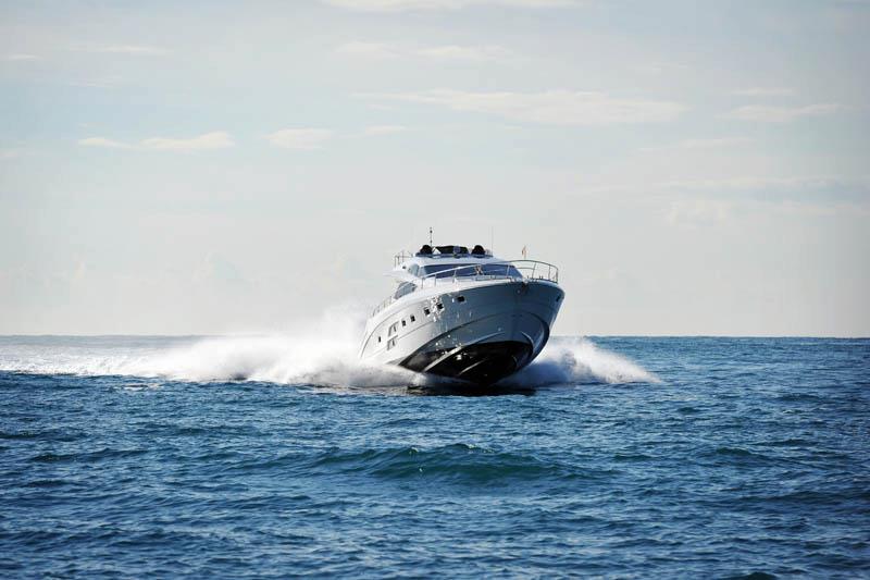 Sarnico Grande yacht in navigazione